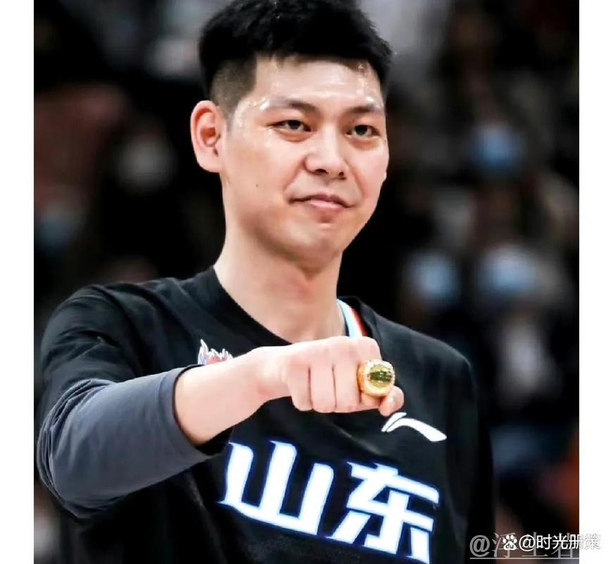 杭州经纬男篮队巡礼发布：朱荣振、黄旭等球员亮相NBL