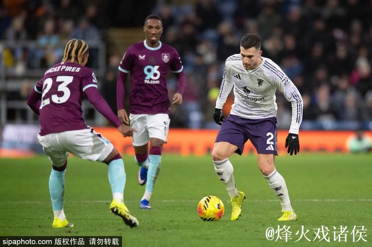 英超-舍什科梅开二度海文乌龙 曼联与伯恩利2-2握手言和